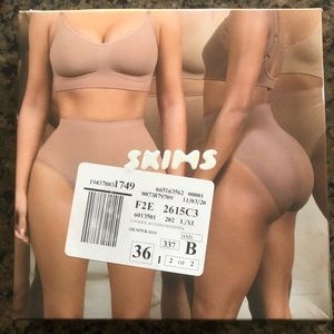 Skims sculpting mid waist brief